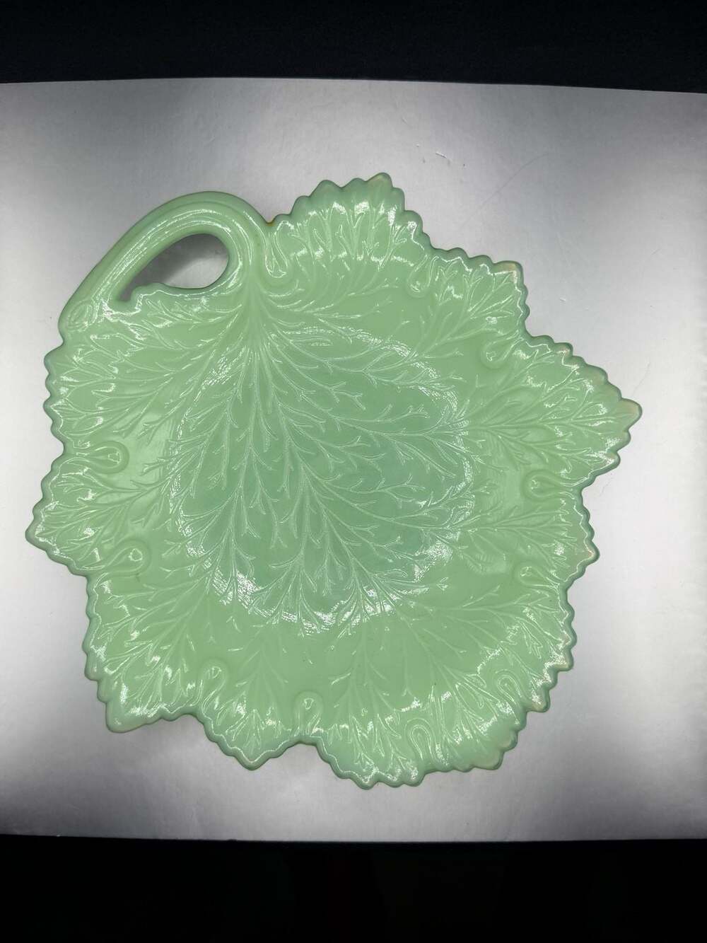 Vintage Fenton Jadeite Green Milk Glass Leaf Plate
